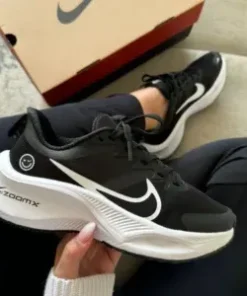 ZoomX Lightweight Women’s Running Sneakers | Trendy Comfortable Trainer Shoes