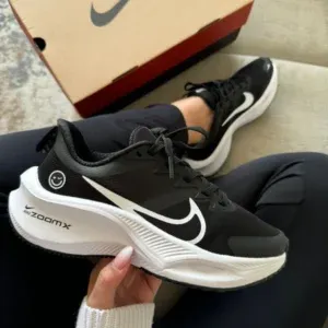 ZoomX Lightweight Women’s Running Sneakers | Trendy Comfortable Trainer Shoes