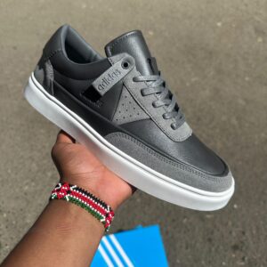 Modern Heritage Low-Top Sneaker