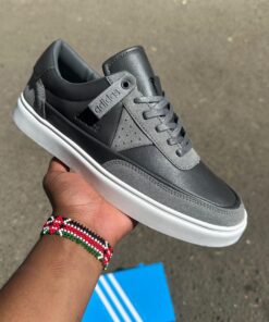 Modern Heritage Low-Top Sneaker