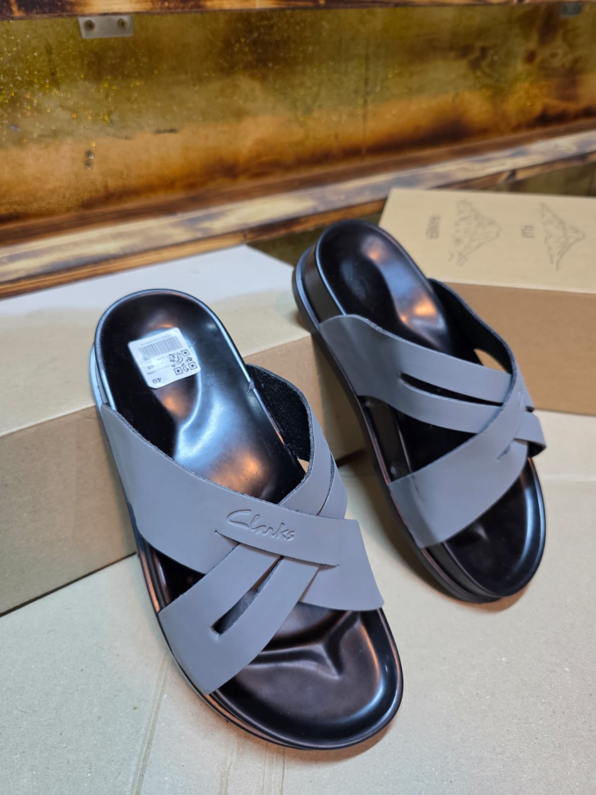 UrbanEase Cross Strap Comfort Sandals for Men - Image 12